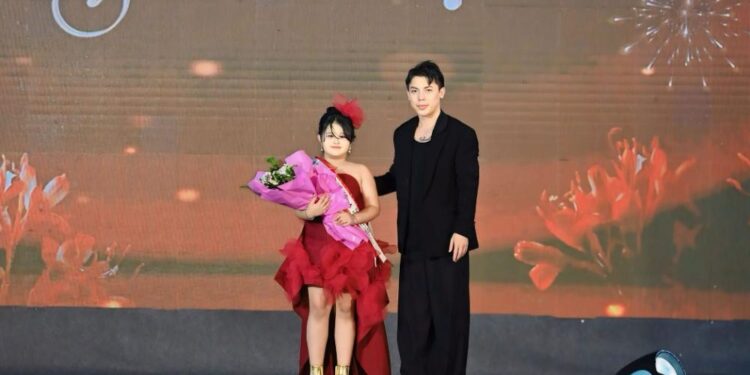 Đại sứ Ý Như khoe thần thái rạng ngời cùng Á hậu Hương Ly trên sàn diễn “Tôn vinh bản sắc Việt”