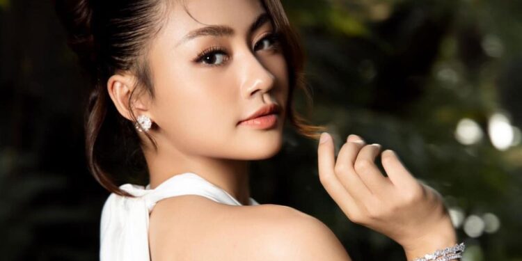 Hoa hậu Ngọc Châu và Hoa hậu Xuân Hạnh tự hào giới thiệu nền du lịch sôi động của TP.HCM đến bạn bè quốc tế