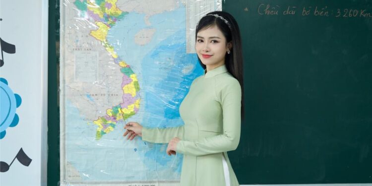 Dương Hoàng Yến – Khắc Việt lan toả tình yêu nước thời hiện đại qua MV mới