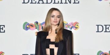 Hai mỹ nhân Gen Z cùng phô diễn sắc vóc táo bạo đến nghẹt thở trong các thiết kế Xuân/Hè 2024 của Công Trí