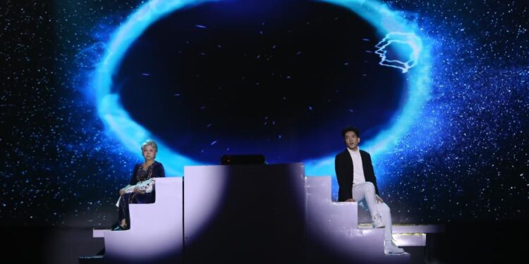 Bá Tăng Minh Hiếu gây xúc động mạnh khi mời mẹ cùng tham gia biểu diễn trong đêm Chung kết Hãy Là Số 1” mùa 2