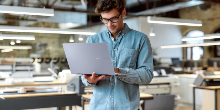 ASUS khởi động triễn lãm công nghệ “Kiến tạo sức mạnh từ chip AI” mang trải nghiệm sản phẩm thực tế cho người dùng