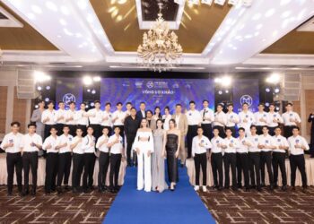 Thí sinh “bắn” tiếng Anh với giám khảo Lương Thùy Linh tại Sơ khảo Mr World Vietnam 2024