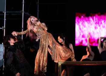 Vừa kết thúc showcase của nhóm, “all-rounder” Trang Pháp vẫn cân vũ đạo khó, hát live cực mượt mà