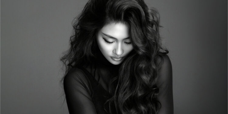 Hoa hậu Xuân Hạnh “phá kén”, lột xác ấn tượng trong bộ ảnh mới