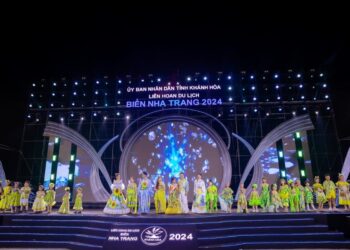 “Tôn vinh bản sắc Việt – Dấu ấn Nha Trang” quy tụ các NTK và hoa, á hậu đình đám Việt