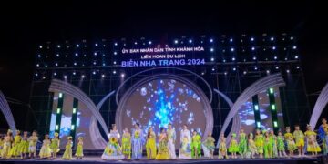 “Tôn vinh bản sắc Việt – Dấu ấn Nha Trang” quy tụ các NTK và hoa, á hậu đình đám Việt