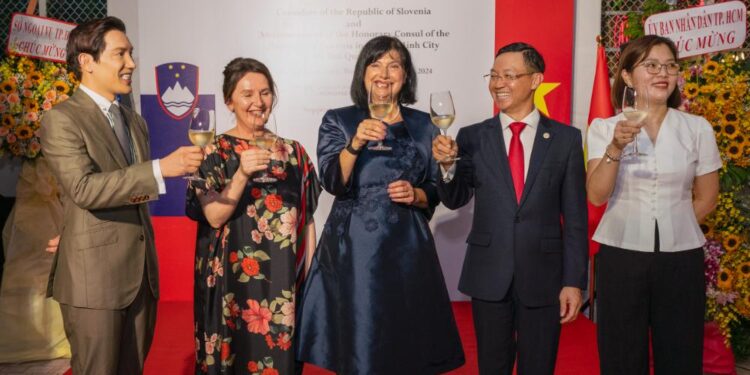 Vừa được bổ nhiệm, Shark Minh Beta khai trương văn phòng Lãnh sự Slovenia tại TP.HCM
