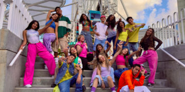 Nữ nghệ sĩ kiêm NSX Suzanna Lam ra mắt MV ‘Just Cuz We’re Young’