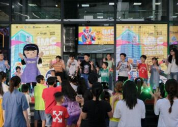 Sự kiện “IMC Tower Fiesta” náo nhiệt thu hút nhiều người tham gia đến nghe nhạc,  thưởng thức ẩm thực, chơi game nhận quà,…