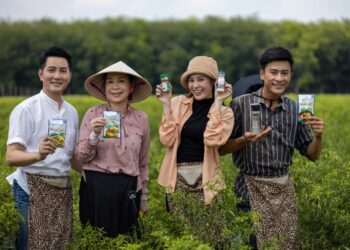 Kim Xuân, Nguyễn Phi Hùng làm mẹ con trong phim ngắn về gia đình