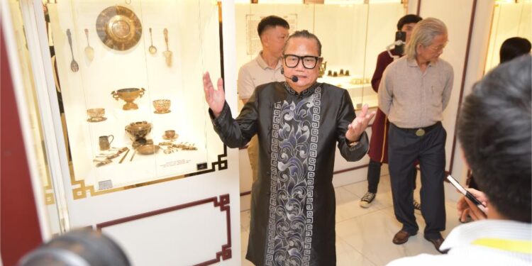 Trong Bảo tàng Trang sức 54 dân tộc Việt Nam và Bảo tàng Hoàng cung triều Nguyễn có gì?   