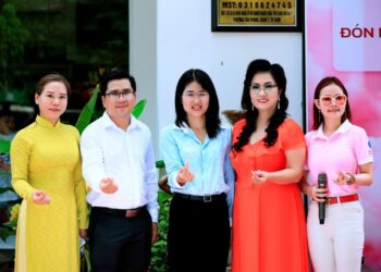 Đón nhận áo Blouse và khai bút triệu chữ ký vì Sức khỏe – Sắc đẹp cộng đồng Việt Nam