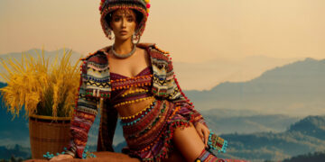 Lydie Vũ diện trang phục thổ cẩm lấy cảm hứng từ Tây Bắc cho phần thi National Costume