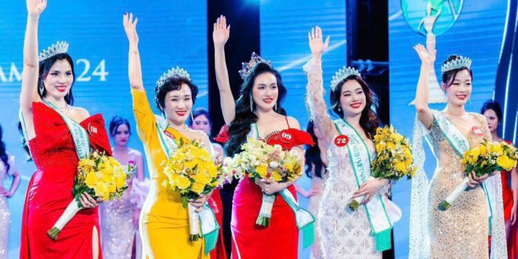 Nguyễn Thị Hồi- Cô giáo dạy chữa ngọng cho mầm non đăng quang Á hậu 4 Mrs Earth VietNam 2024