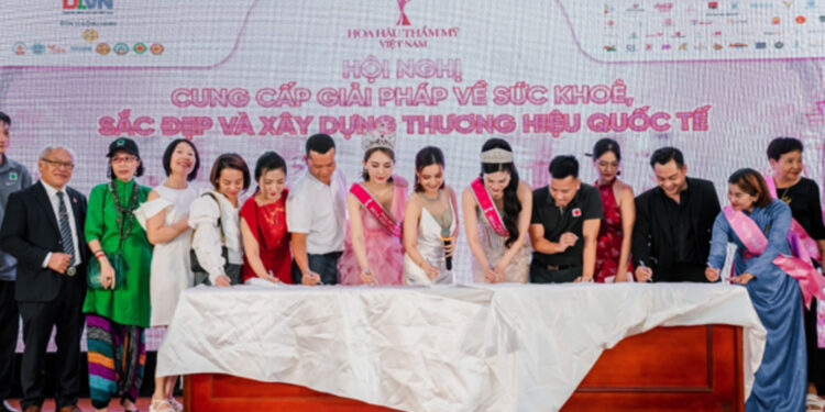 Hoa hậu Thẩm mỹ Việt Nam 2024: Hàng trăm khách mời hào hứng tham gia hội nghị ngành sức khỏe, sắc đẹp tại Hà Nội