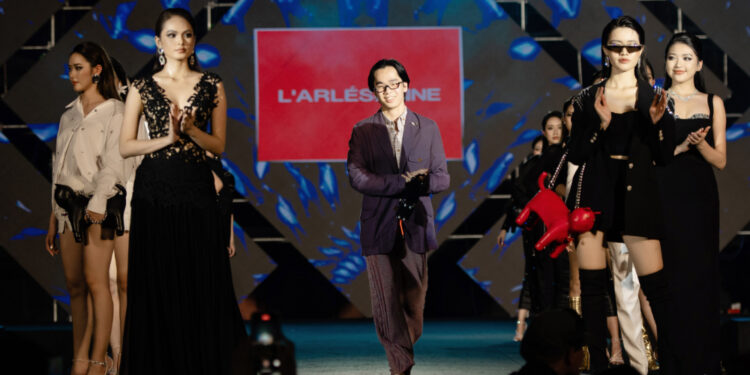 Lộng lẫy Vietnam Fashion Tour trên đất mỏ Quảng Ninh