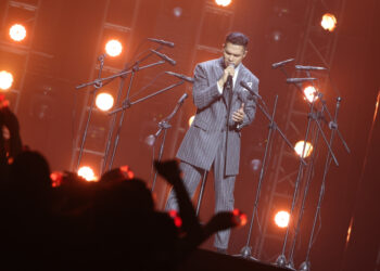 Trương Thế Vinh nói gì khi ca khúc mới được so sánh với hit “Tình yêu hoa gió”?