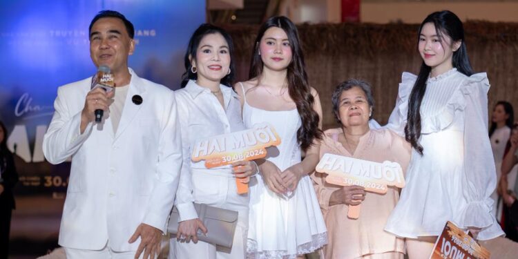 Hai Muối – Bộ phim về tình phụ tử cảm động nhất dịp lễ 2/9 khiến nhiều sao Việt rơi nước mắt