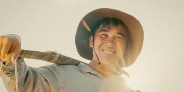 Nghệ sĩ Quyền Linh nhập tâm trong Hai Muối vì bộ phim đang miêu tả chính mình