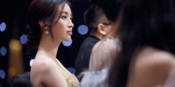 Hoa hậu Đỗ Mỹ Linh ngồi ghế nóng cuộc thi nhan sắc