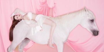 Lý Nhã Kỳ sexy quyến rũ hết nấc, lấp ló bikini gợi cảm