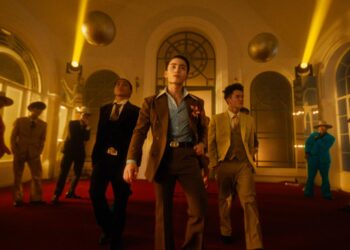 Khán giả ngỡ ngàng trước hình tượng cực “lầy” của MONO   