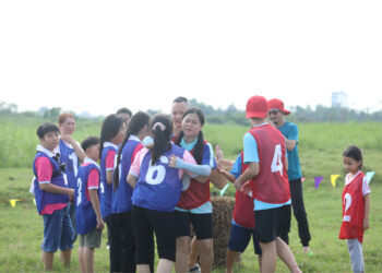 Lâm Vỹ Dạ “đứng hình” vì Hứa Minh Đạt phá đám khi chơi trò chơi