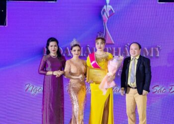 Doanh nhân Phương Dung ngập tràn hạnh phúc trong ngày nhận danh hiệu Nữ Hoàng Thương Hiệu Việt