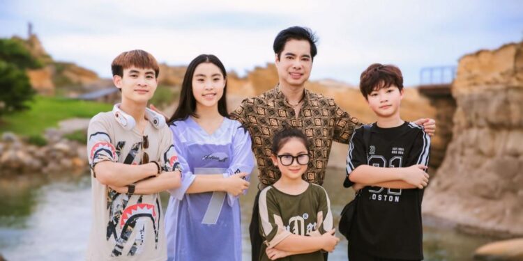 Vừa lập thành tích xuất sắc, Phong Thiên lại gây ấn tượng khi hát ở Đài Loan