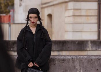 Châu Bùi ngồi hàng ghế đầu, hội ngộ Jisoo tại show Dior