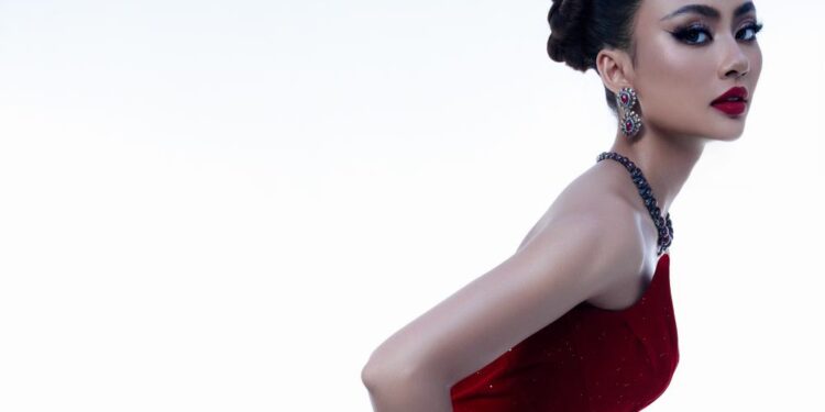 Chiêm ngưỡng “đoá hồng” Bùi Xuân Hạnh vừa có sắc vừa có hương trong bộ ảnh thời trang mang đến Miss Cosmo 2024