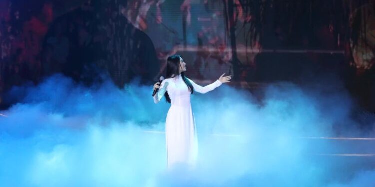 Muối Ơi – Nhạc phim Hai Muối do Tố My thể hiện khiến những người con “tan nát cõi lòng”