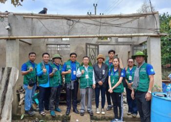 Hoa hậu Quế Anh cùng ban thường vụ thành đoàn TP.HCM cứu trợ người dân Bát Xát, Lào Cai