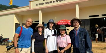 Thạc sĩ, CEO Phạm Kim Dung, đạo diễn Hoàng Nhật Nam và Hoa hậu Thanh Thủy mang yêu thương đến người dân Làng Nủ