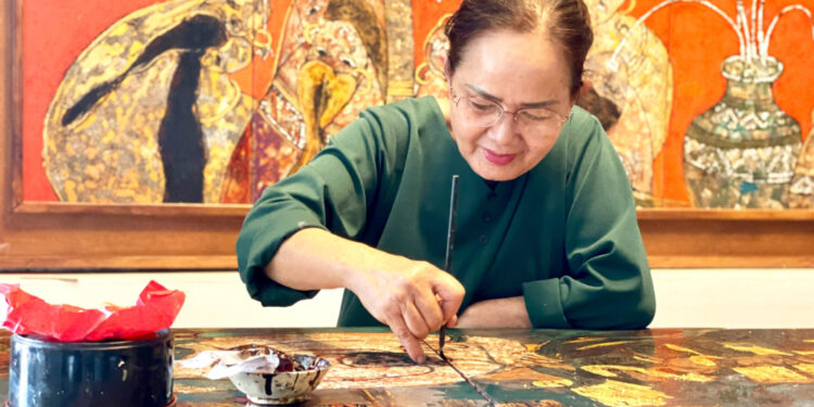 Hồ Thị Xuân Thu kể chuyện làng Tây Nguyên