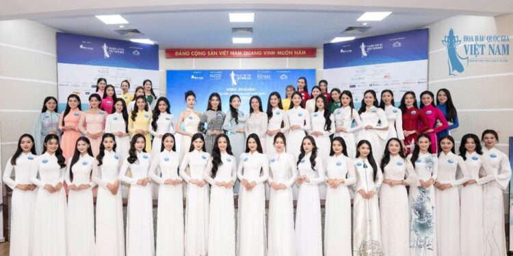 Thạc sĩ, MC song ngữ, giảng viên đại học đổ bộ Hoa hậu Quốc gia Việt Nam                                                        