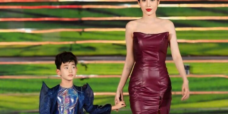 Minh Triết – Mẫu nhí đắt Show trước ngày sang Campuchia dự thi quốc tế