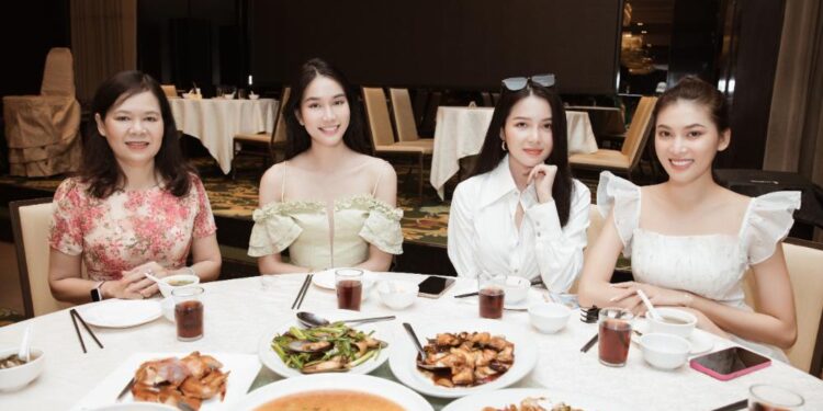 Chưa tới Tết nhưng người Việt đã đổ xô mua vé du thuyền 5 sao