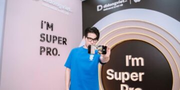 Trước đêm concert ‘Anh trai chông gai’ hoành tráng, Quốc Thiên đã tranh thủ đi sắm iPhone mới.