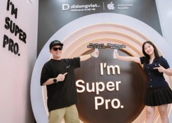 Trước thềm concert “Anh trai vượt ngàn chông gai”, Đinh Tiến Đạt được vợ tặng quà đặc biệt