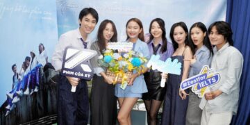 NSND Việt Anh chỉ dạy học trò Thiên Phước trong “Ngày bỏ lại phía sau”