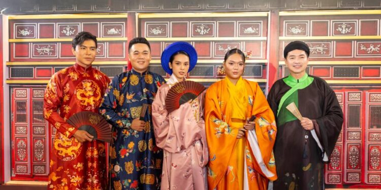 Phạm Thoại nói gì khi bị hỏi “làm phim để tẩy trắng”?