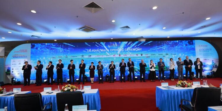 Chính thức khai mạc Vietnam Motor Show 2024 với chủ đề “Công nghệ mở tương lai xanh”