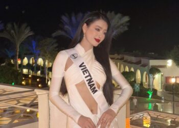 Á hậu Bùi Khánh Linh diện thiết kế cắt xẻ trong buổi nhận sash tại Miss Intercontinental