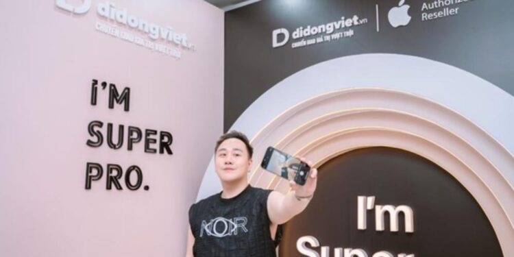 Trung Quân tiết lộ nhiều năm vẫn sắm iPhone ở Di Động Việt