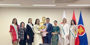 Hoa hậu Thanh Thủy đến thăm trụ sở UNICEF tại Nhật Bản