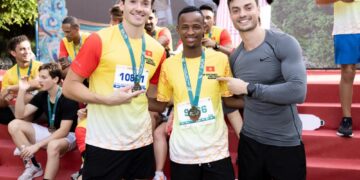 Giám khảo Jordan Goncalves có hành động chăm sóc đặc biệt dành cho Mr Vietnam Tuấn Ngọc