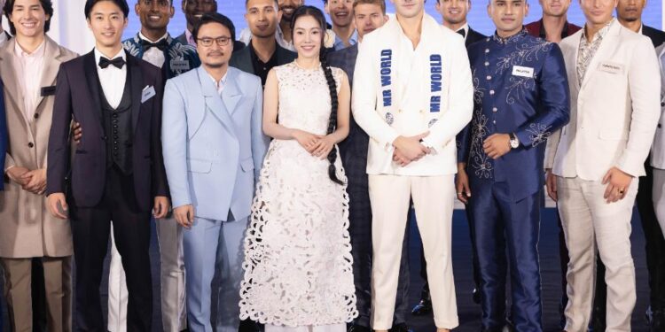 Hơn 60 Nam vương chính thức nhận sash, bảng tên Mr World 2024 ở Việt Nam