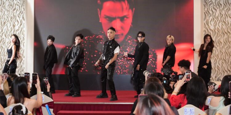 Neko Lê khóc cười cùng khán giả trong fan meeting đầu tiên của sự nghiệp ca hát